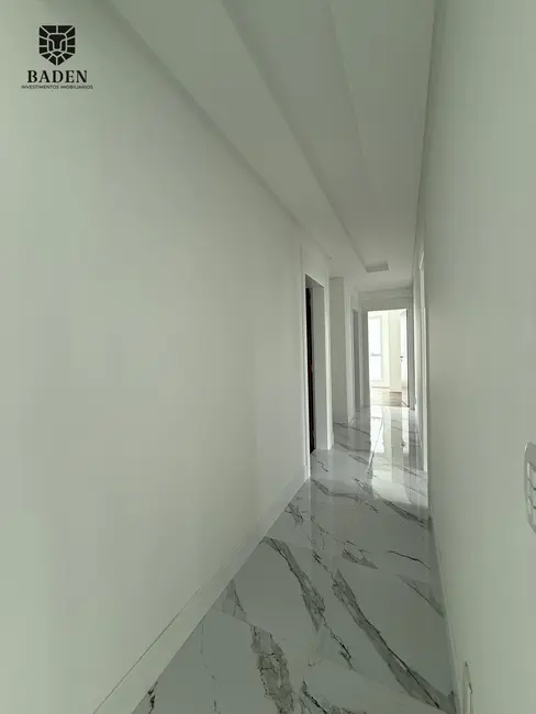 Apartamento com 4 quartos para alugar, 190m2 em Centro, Balneario Camboriu - SC - imagem 9 Foto 9 de Apartamento com 4 quartos para alugar, 190m2 em Centro, Balneario Camboriu - SC
