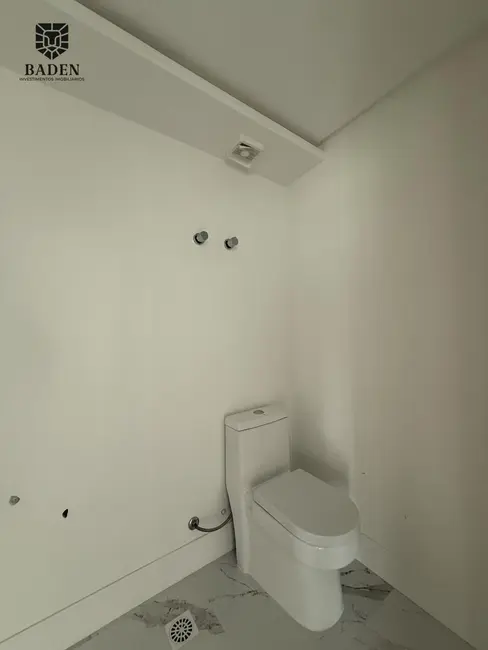 Apartamento com 4 quartos para alugar, 190m2 em Centro, Balneario Camboriu - SC - imagem 6 Foto 6 de Apartamento com 4 quartos para alugar, 190m2 em Centro, Balneario Camboriu - SC