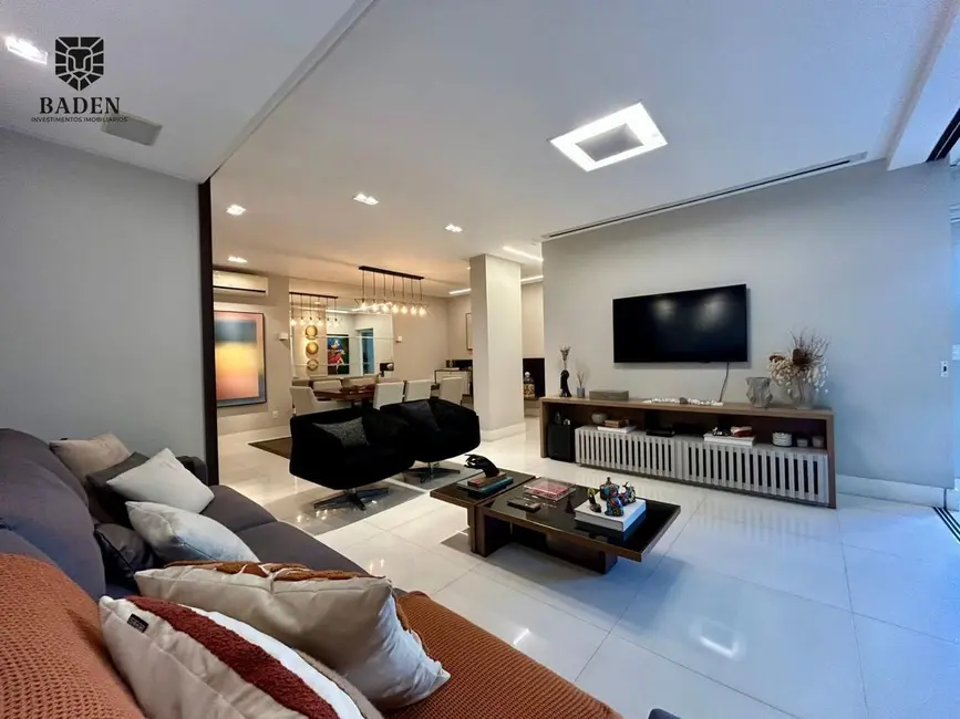 Apartamento com 3 quartos à venda, 177m2 em Centro, Balneario Camboriu - SC - imagem 9 Foto 9 de Apartamento com 3 quartos à venda, 177m2 em Centro, Balneario Camboriu - SC