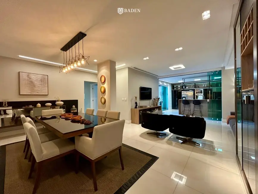 Foto 2 de Apartamento com 3 quartos à venda, 177m2 em Centro, Balneario Camboriu - SC