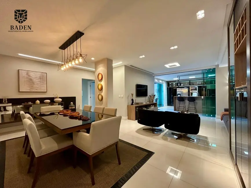Foto 2 de Apartamento com 3 quartos à venda, 177m2 em Centro, Balneario Camboriu - SC