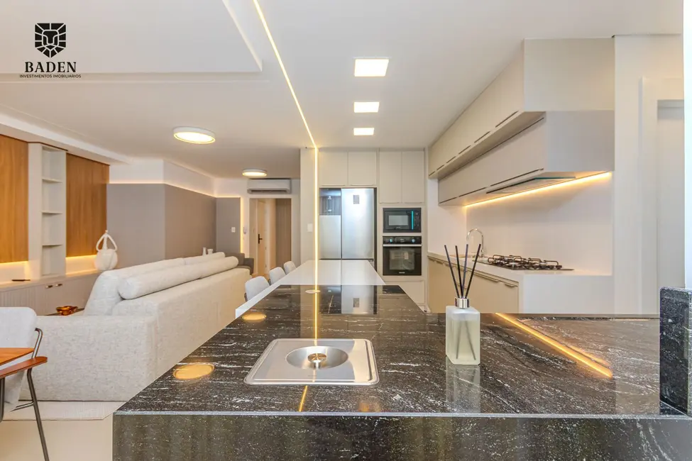 Apartamento com 3 quartos à venda, 129m2 em Centro, Balneario Camboriu - SC - imagem 4 Foto 4 de Apartamento com 3 quartos à venda, 129m2 em Centro, Balneario Camboriu - SC