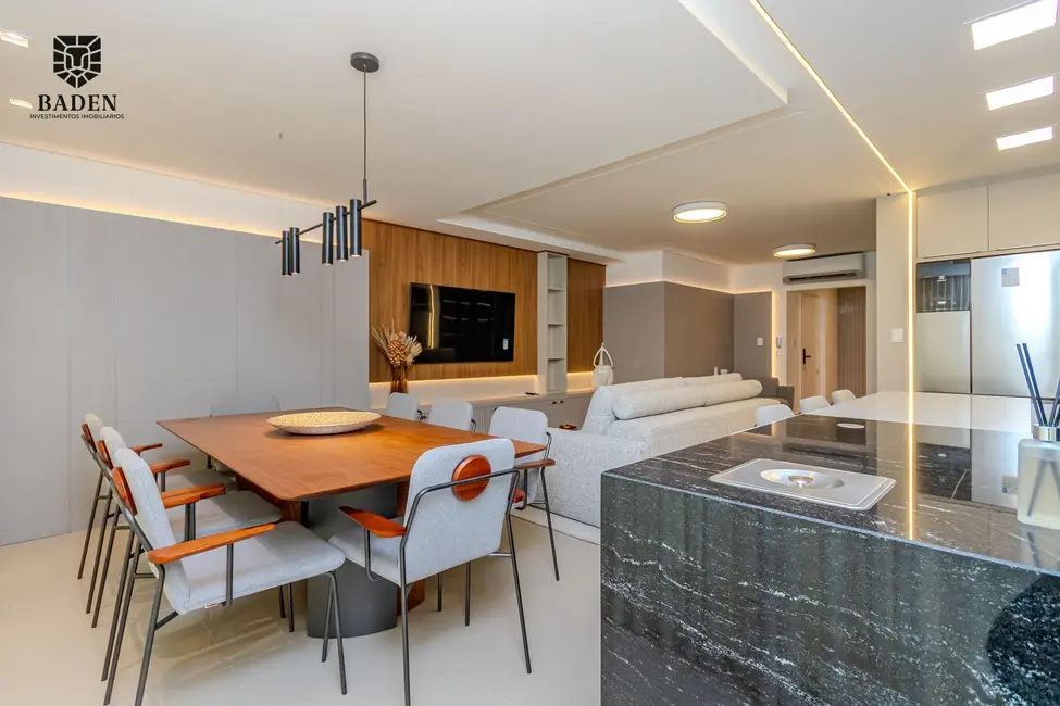 Apartamento com 3 quartos à venda, 129m2 em Centro, Balneario Camboriu - SC - imagem 2 Foto 2 de Apartamento com 3 quartos à venda, 129m2 em Centro, Balneario Camboriu - SC