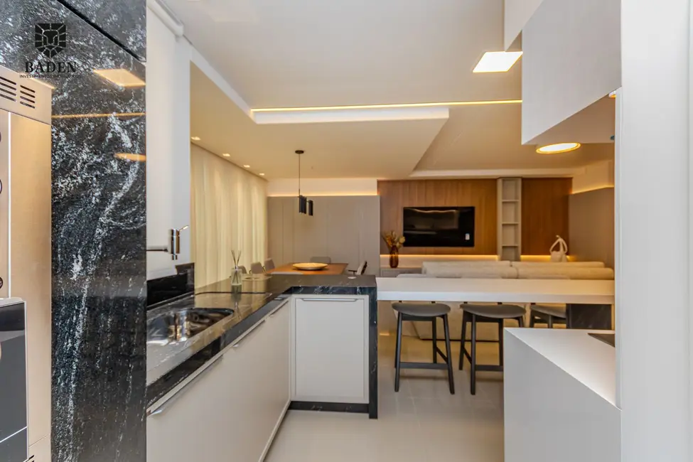 Apartamento com 3 quartos à venda, 129m2 em Centro, Balneario Camboriu - SC - imagem 9 Foto 9 de Apartamento com 3 quartos à venda, 129m2 em Centro, Balneario Camboriu - SC