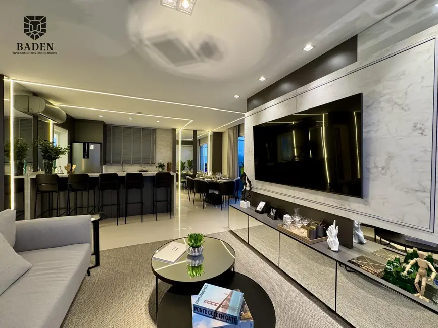 Cobertura com 3 quartos à venda, 240m2 em Centro, Balneario Camboriu - SC - imagem 3 Foto 3 de Cobertura com 3 quartos à venda, 240m2 em Centro, Balneario Camboriu - SC