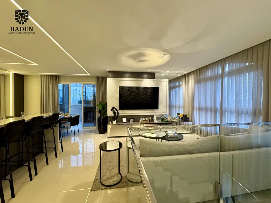 Cobertura com 3 quartos à venda, 240m2 em Centro, Balneario Camboriu - SC - imagem 6 Foto 6 de Cobertura com 3 quartos à venda, 240m2 em Centro, Balneario Camboriu - SC