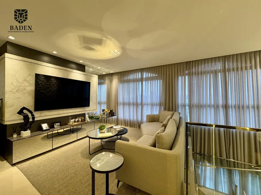 Cobertura com 3 quartos à venda, 240m2 em Centro, Balneario Camboriu - SC - imagem 5 Foto 5 de Cobertura com 3 quartos à venda, 240m2 em Centro, Balneario Camboriu - SC