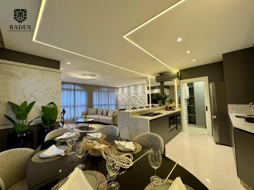 Cobertura com 3 quartos à venda, 240m2 em Centro, Balneario Camboriu - SC - imagem 8 Foto 8 de Cobertura com 3 quartos à venda, 240m2 em Centro, Balneario Camboriu - SC