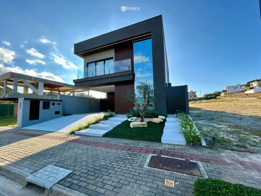 Foto 2 de Casa com 4 quartos à venda, 296m2 em Camboriu - SC