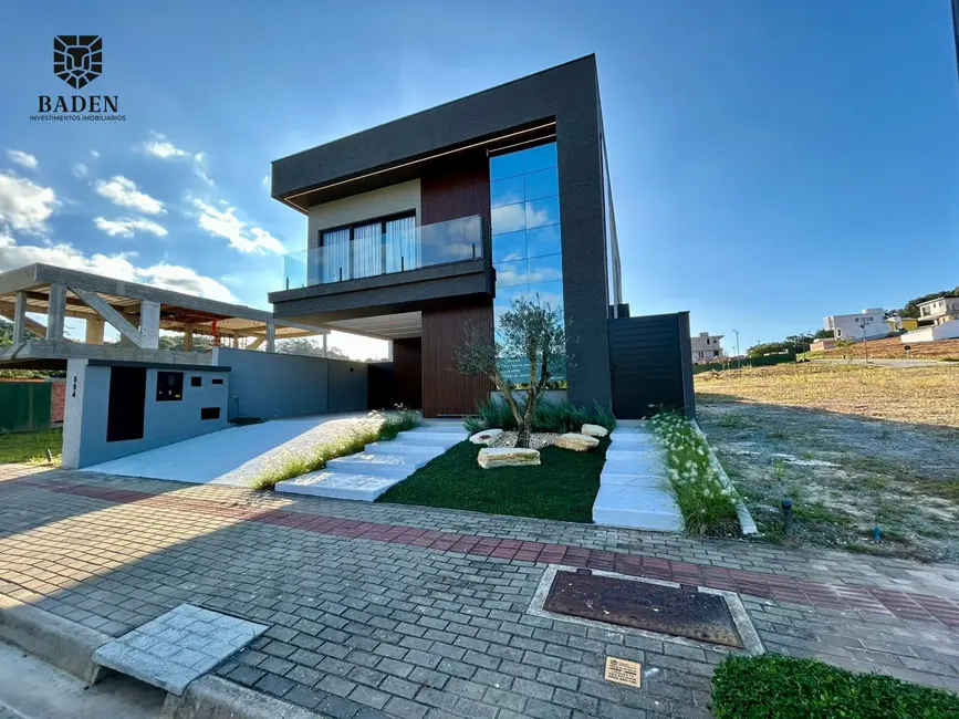 Foto 2 de Casa com 4 quartos à venda, 296m2 em Camboriu - SC