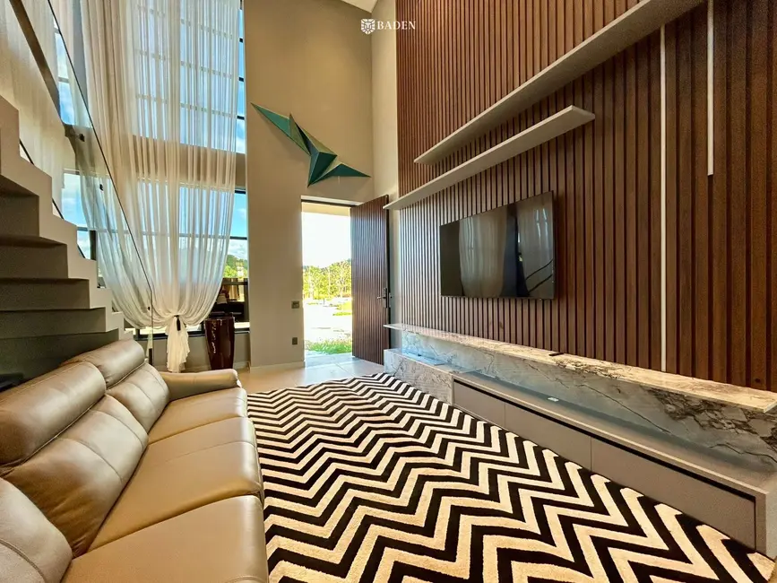 Foto 8 de Casa com 4 quartos à venda, 296m2 em Camboriu - SC