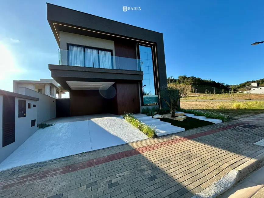 Foto 4 de Casa com 4 quartos à venda, 296m2 em Camboriu - SC