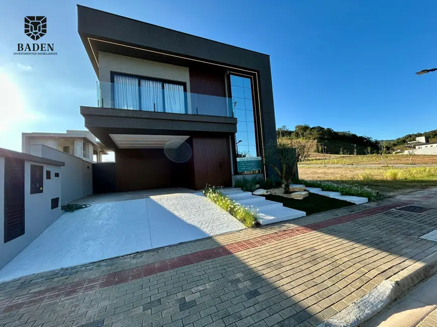 Foto 4 de Casa com 4 quartos à venda, 296m2 em Camboriu - SC