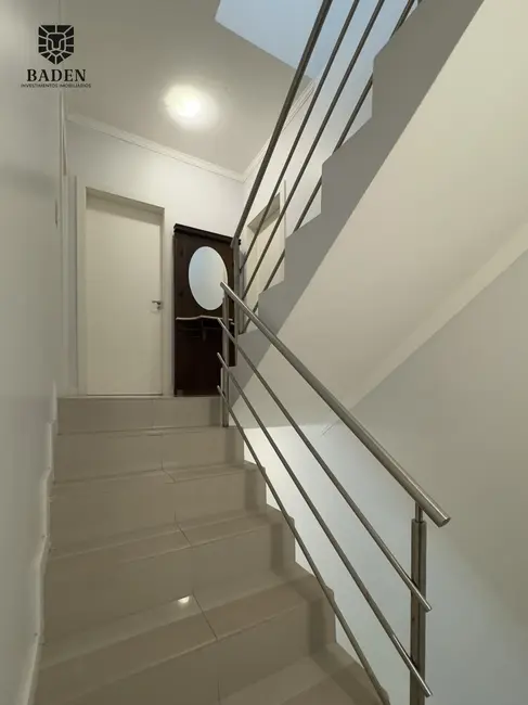 Casa com 3 quartos para alugar, 255m2 em Praia dos Amores, Balneario Camboriu - SC - imagem 8 Foto 8 de Casa com 3 quartos para alugar, 255m2 em Praia dos Amores, Balneario Camboriu - SC