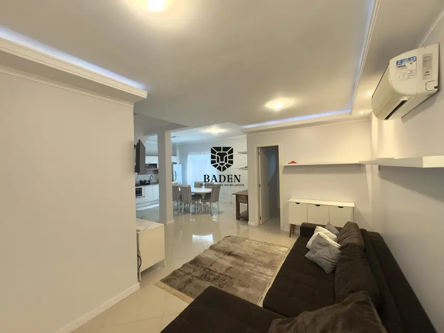Foto 2 de Casa com 3 quartos para alugar, 255m2 em Praia dos Amores, Balneario Camboriu - SC