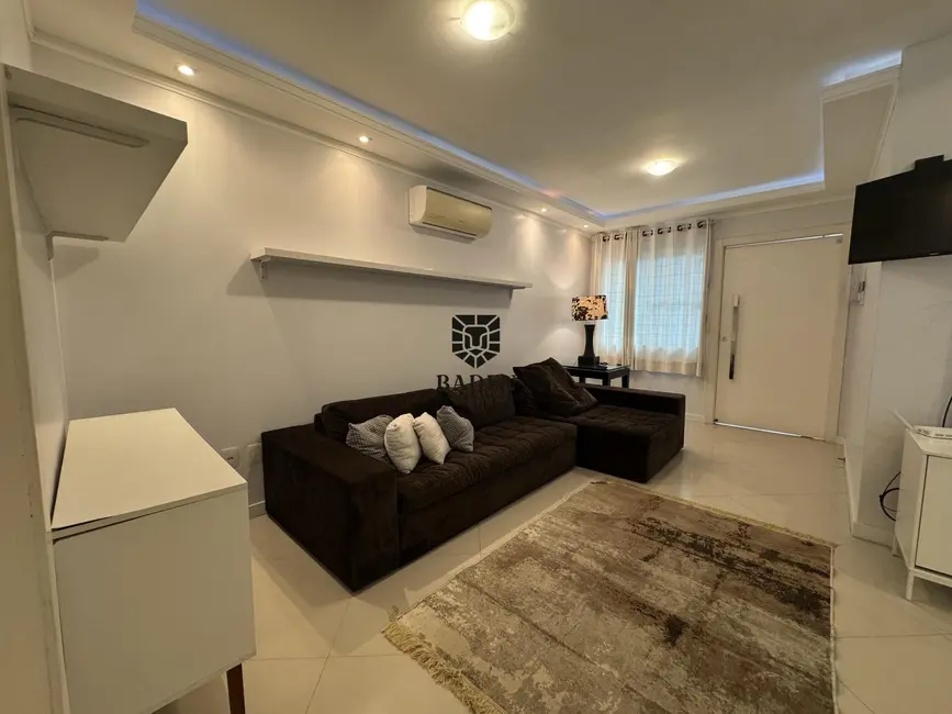 Foto 1 de Casa com 3 quartos para alugar, 255m2 em Praia dos Amores, Balneario Camboriu - SC