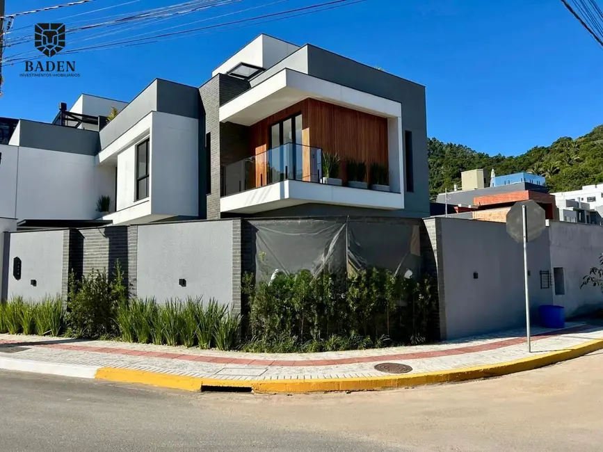 Foto 1 de Casa com 4 quartos à venda, 176m2 em São Francisco de Assis, Camboriu - SC