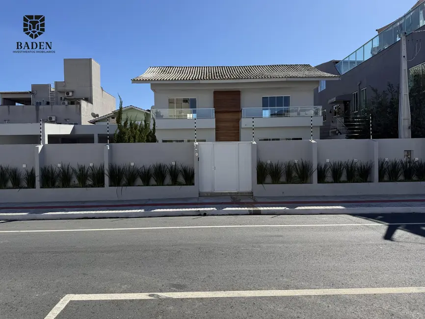 Foto 2 de Casa com 2 quartos à venda, 400m2 em Centro, Balneario Camboriu - SC