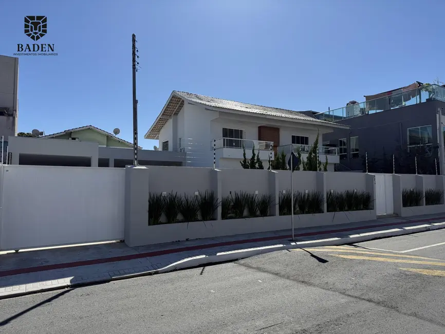 Foto 3 de Casa com 2 quartos à venda, 400m2 em Centro, Balneario Camboriu - SC