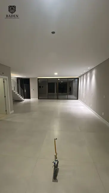 Casa com 3 quartos à venda, 240m2 em Barra, Balneario Camboriu - SC - imagem 5 Foto 5 de Casa com 3 quartos à venda, 240m2 em Barra, Balneario Camboriu - SC