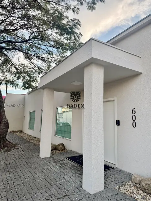 Foto 2 de Sala Comercial com 1 quarto para alugar, 12m2 em Centro, Balneario Camboriu - SC