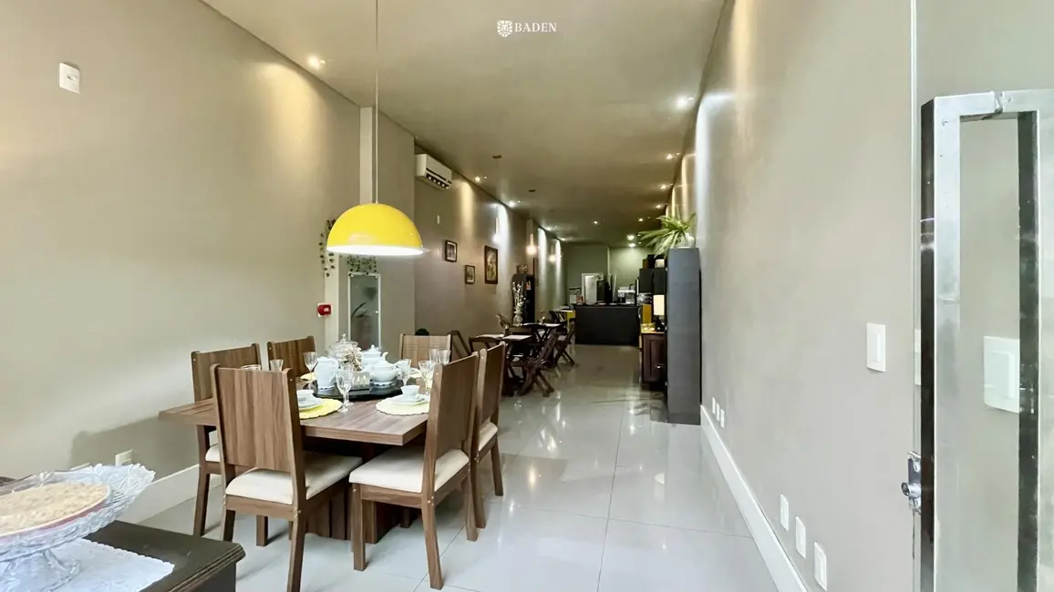 Foto 1 de Loja com 1 quarto à venda, 70m2 em Pioneiros, Balneario Camboriu - SC