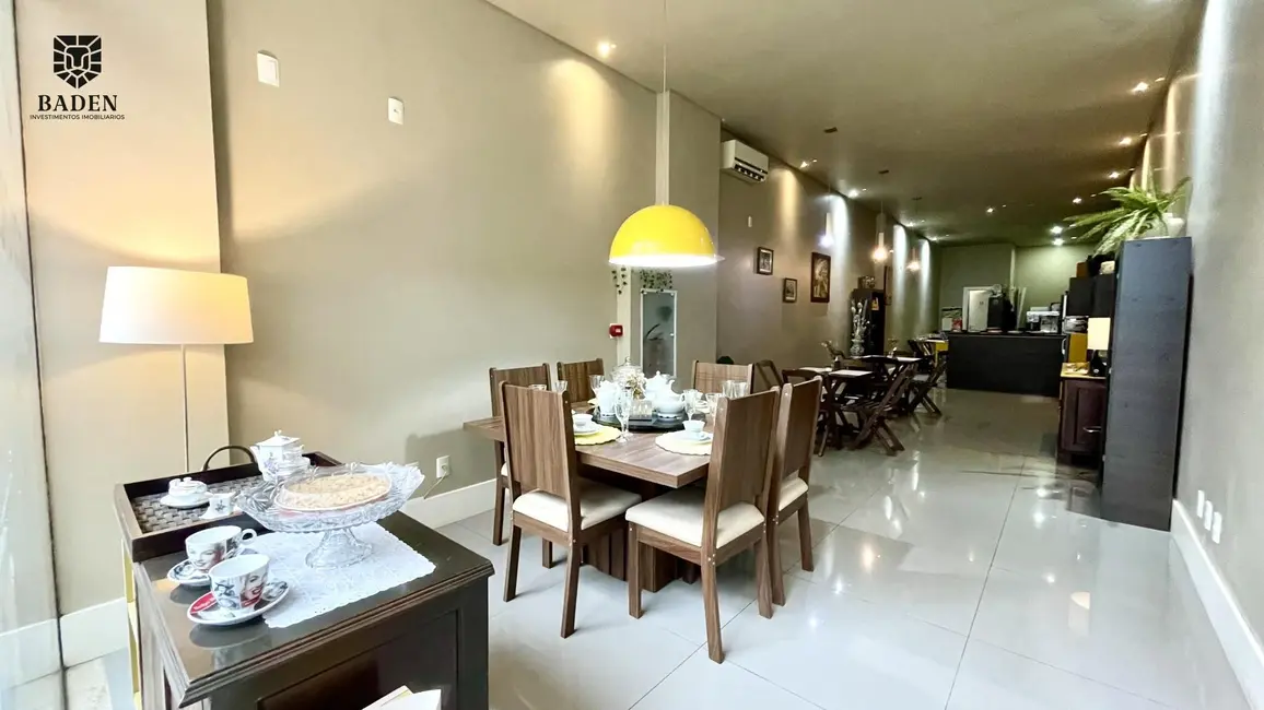 Foto 2 de Loja com 1 quarto à venda, 70m2 em Pioneiros, Balneario Camboriu - SC