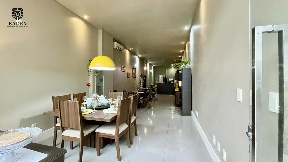 Foto 1 de Loja com 1 quarto à venda, 70m2 em Pioneiros, Balneario Camboriu - SC