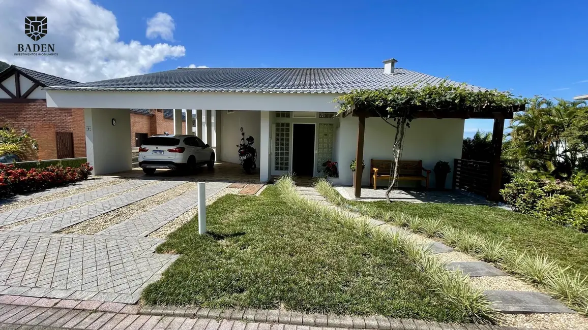 Foto 1 de Casa de Condomínio com 5 quartos para alugar, 420m2 em Itapema - SC