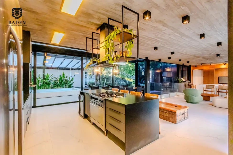 Casa de Condomínio com 4 quartos à venda, 438m2 em Barra, Balneario Camboriu - SC - imagem 6 Foto 6 de Casa de Condomínio com 4 quartos à venda, 438m2 em Barra, Balneario Camboriu - SC