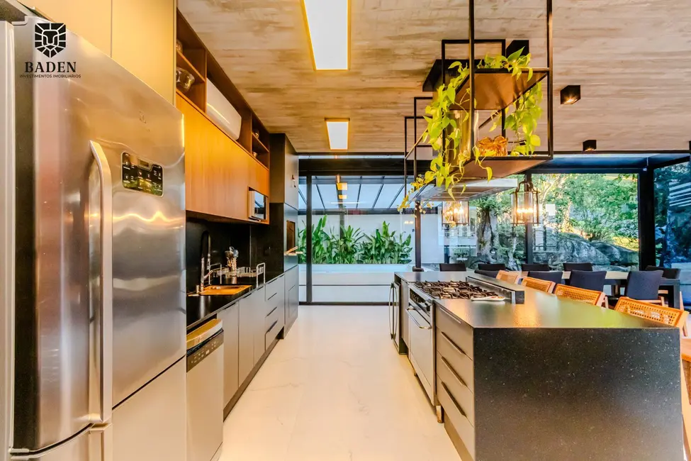 Casa de Condomínio com 4 quartos à venda, 438m2 em Barra, Balneario Camboriu - SC - imagem 5 Foto 5 de Casa de Condomínio com 4 quartos à venda, 438m2 em Barra, Balneario Camboriu - SC