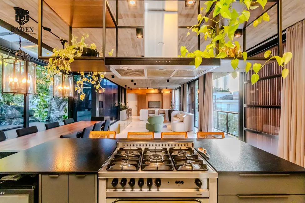 Casa de Condomínio com 4 quartos à venda, 438m2 em Barra, Balneario Camboriu - SC - imagem 1 Foto 1 de Casa de Condomínio com 4 quartos à venda, 438m2 em Barra, Balneario Camboriu - SC