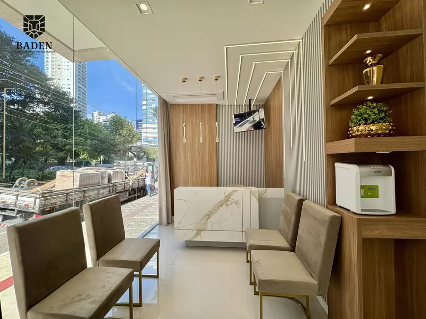 Foto 2 de Sala Comercial com 4 quartos para alugar, 98m2 em Centro, Balneario Camboriu - SC