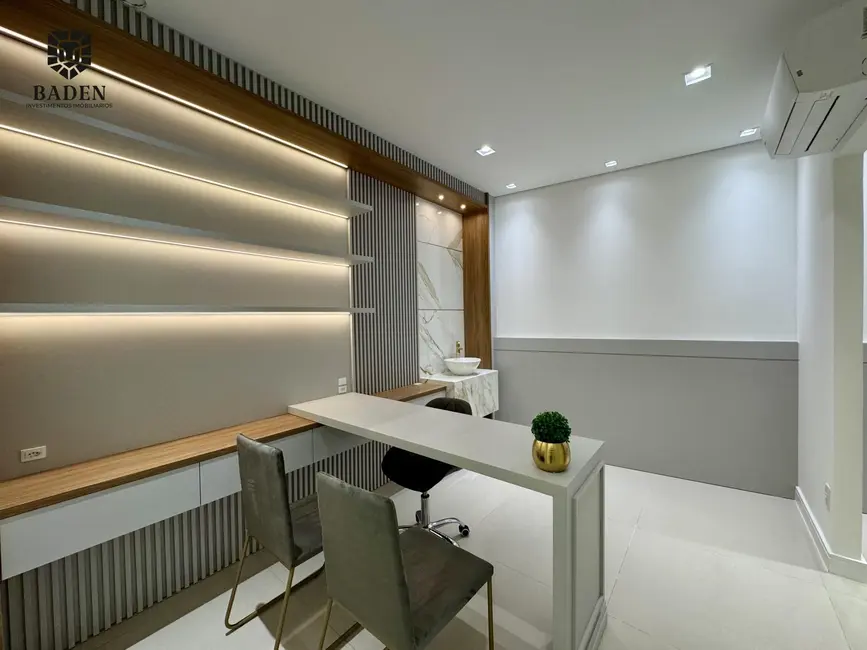 Sala Comercial com 4 quartos para alugar, 98m2 em Centro, Balneario Camboriu - SC - imagem 9 Foto 9 de Sala Comercial com 4 quartos para alugar, 98m2 em Centro, Balneario Camboriu - SC