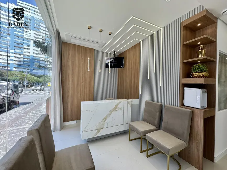 Foto 1 de Sala Comercial com 4 quartos para alugar, 98m2 em Centro, Balneario Camboriu - SC