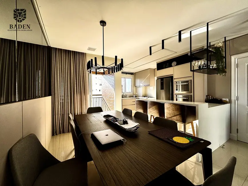 Apartamento com 3 quartos à venda, 118m2 em Centro, Balneario Camboriu - SC - imagem 4 Foto 4 de Apartamento com 3 quartos à venda, 118m2 em Centro, Balneario Camboriu - SC