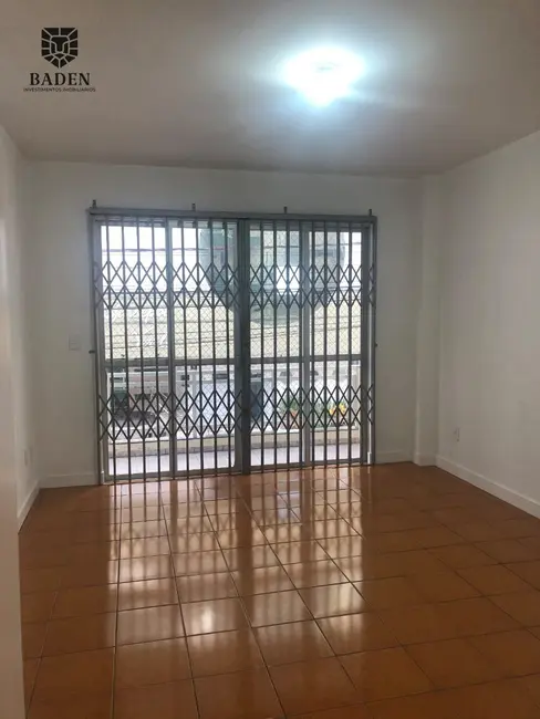 Apartamento com 3 quartos para alugar, 110m2 em Centro, Balneario Camboriu - SC - imagem 6 Foto 6 de Apartamento com 3 quartos para alugar, 110m2 em Centro, Balneario Camboriu - SC
