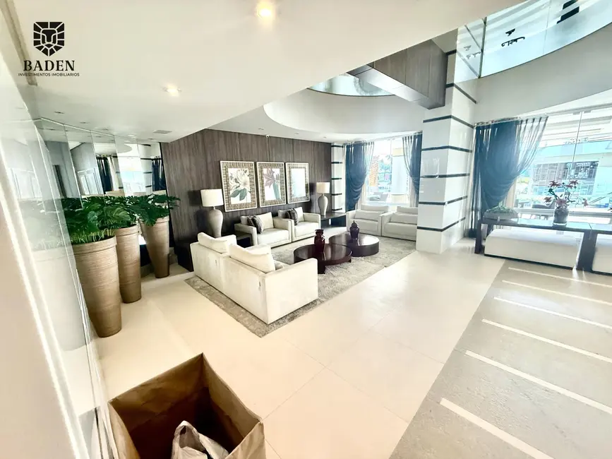 Apartamento com 4 quartos para alugar, 236m2 em Balneario Camboriu - SC - imagem 2 Foto 2 de Apartamento com 4 quartos para alugar, 236m2 em Balneario Camboriu - SC