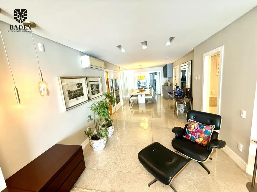 Apartamento com 4 quartos para alugar, 236m2 em Balneario Camboriu - SC - imagem 6 Foto 6 de Apartamento com 4 quartos para alugar, 236m2 em Balneario Camboriu - SC