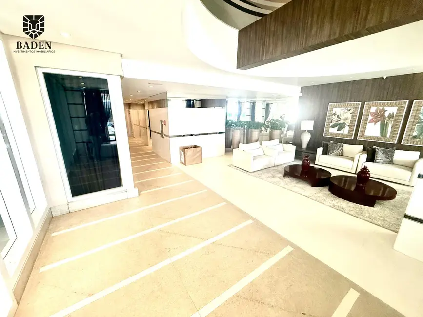 Apartamento com 4 quartos para alugar, 236m2 em Balneario Camboriu - SC - imagem 3 Foto 3 de Apartamento com 4 quartos para alugar, 236m2 em Balneario Camboriu - SC