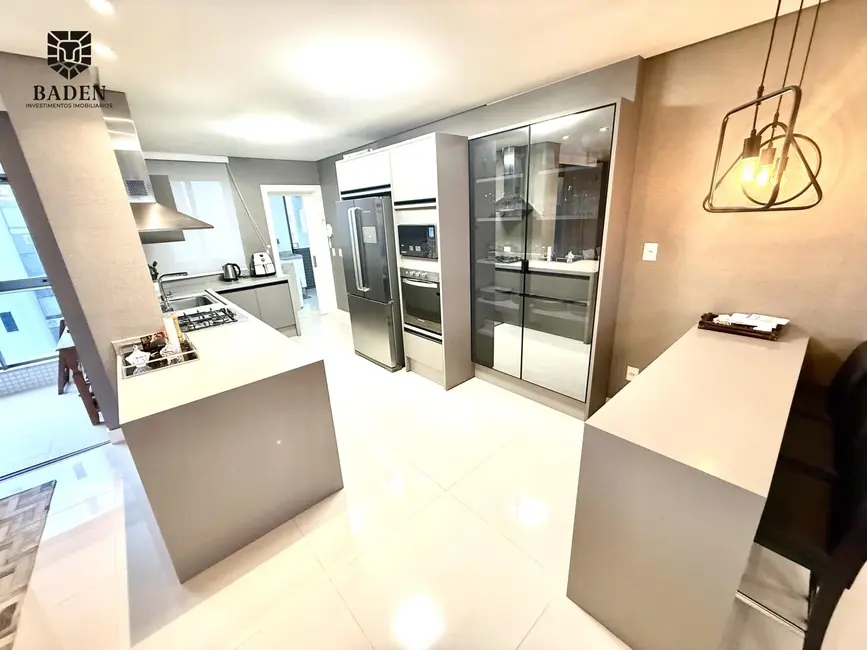 Apartamento com 3 quartos à venda, 159m2 em Centro, Balneario Camboriu - SC - imagem 7 Foto 7 de Apartamento com 3 quartos à venda, 159m2 em Centro, Balneario Camboriu - SC