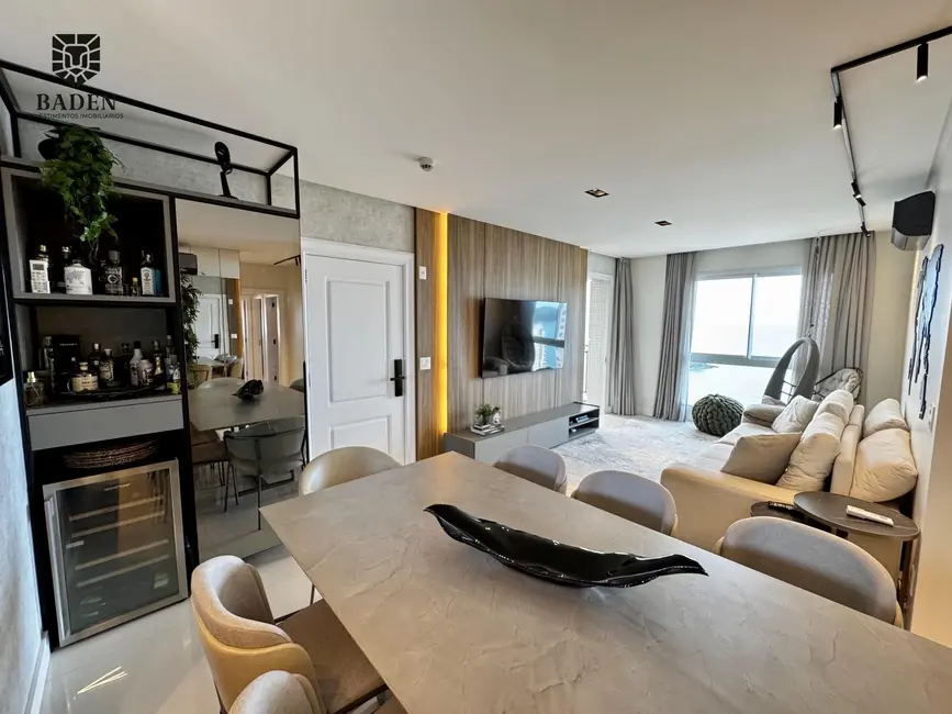 Apartamento com 3 quartos à venda, 128m2 em Centro, Balneario Camboriu - SC - imagem 3 Foto 3 de Apartamento com 3 quartos à venda, 128m2 em Centro, Balneario Camboriu - SC