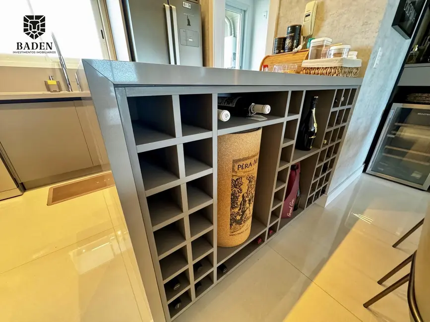 Apartamento com 3 quartos à venda, 128m2 em Centro, Balneario Camboriu - SC - imagem 6 Foto 6 de Apartamento com 3 quartos à venda, 128m2 em Centro, Balneario Camboriu - SC