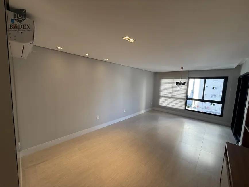 Apartamento com 3 quartos à venda, 121m2 em Centro, Balneario Camboriu - SC - imagem 1 Foto 1 de Apartamento com 3 quartos à venda, 121m2 em Centro, Balneario Camboriu - SC