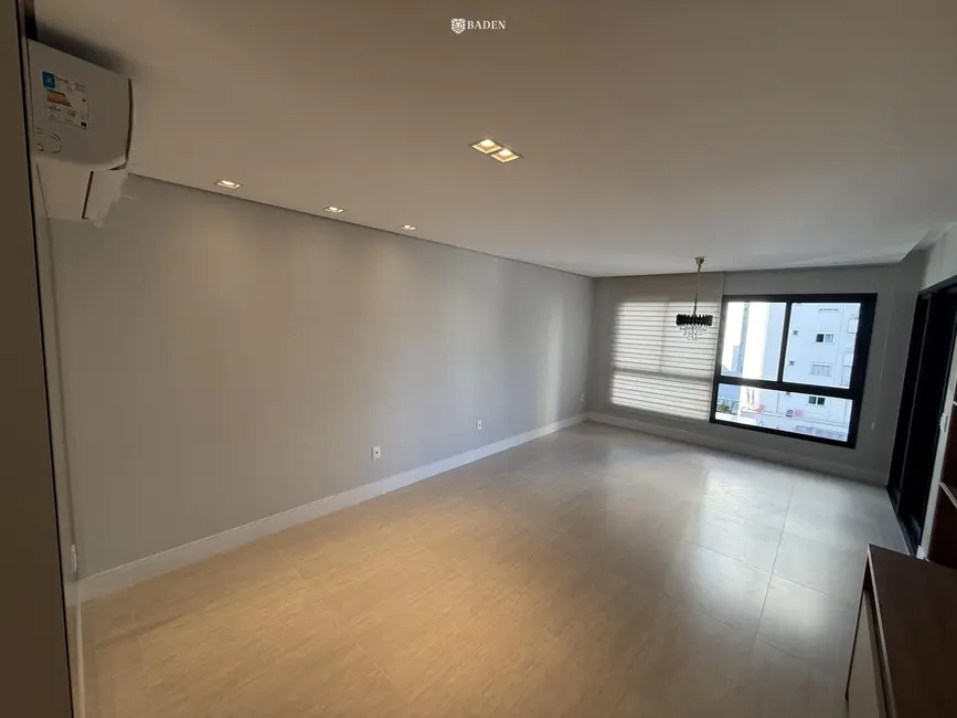 Apartamento com 3 quartos à venda, 121m2 em Centro, Balneario Camboriu - SC - imagem 1 Foto 1 de Apartamento com 3 quartos à venda, 121m2 em Centro, Balneario Camboriu - SC
