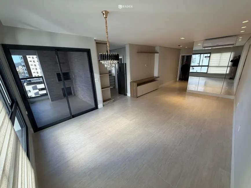 Apartamento com 3 quartos à venda, 121m2 em Centro, Balneario Camboriu - SC - imagem 2 Foto 2 de Apartamento com 3 quartos à venda, 121m2 em Centro, Balneario Camboriu - SC