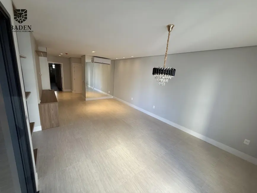 Apartamento com 3 quartos à venda, 121m2 em Centro, Balneario Camboriu - SC - imagem 3 Foto 3 de Apartamento com 3 quartos à venda, 121m2 em Centro, Balneario Camboriu - SC