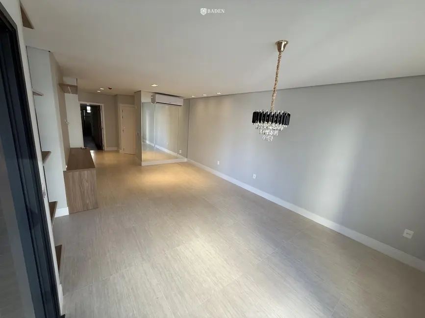 Apartamento com 3 quartos à venda, 121m2 em Centro, Balneario Camboriu - SC - imagem 3 Foto 3 de Apartamento com 3 quartos à venda, 121m2 em Centro, Balneario Camboriu - SC