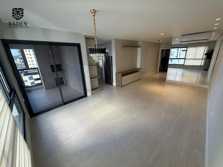 Apartamento com 3 quartos à venda, 121m2 em Centro, Balneario Camboriu - SC - imagem 2 Foto 2 de Apartamento com 3 quartos à venda, 121m2 em Centro, Balneario Camboriu - SC