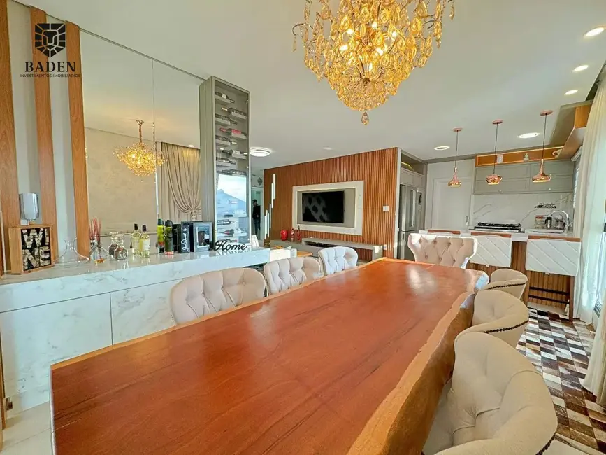 Apartamento com 4 quartos à venda, 138m2 em Centro, Balneario Camboriu - SC - imagem 2 Foto 2 de Apartamento com 4 quartos à venda, 138m2 em Centro, Balneario Camboriu - SC